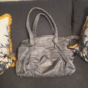 Lululemon triumph bag